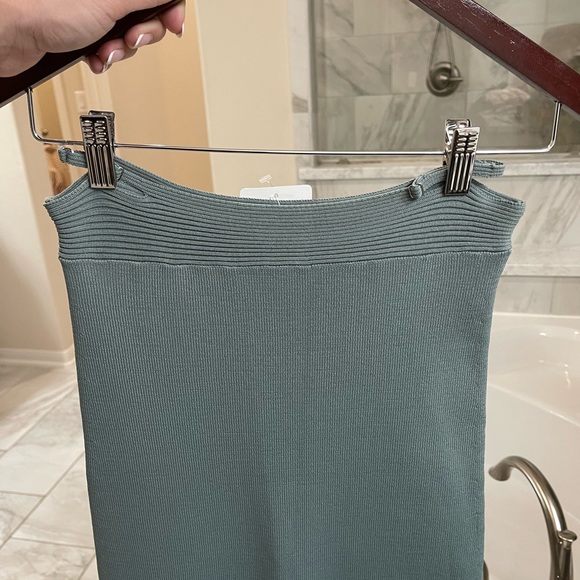 Green pencil skirt with side cut outs - Picture 4 of 7